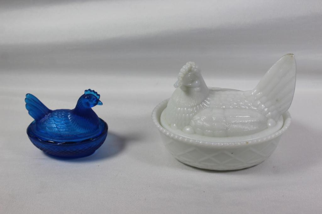 Pair - Glass Nesting Chickens - Blue and White (1 of 3)