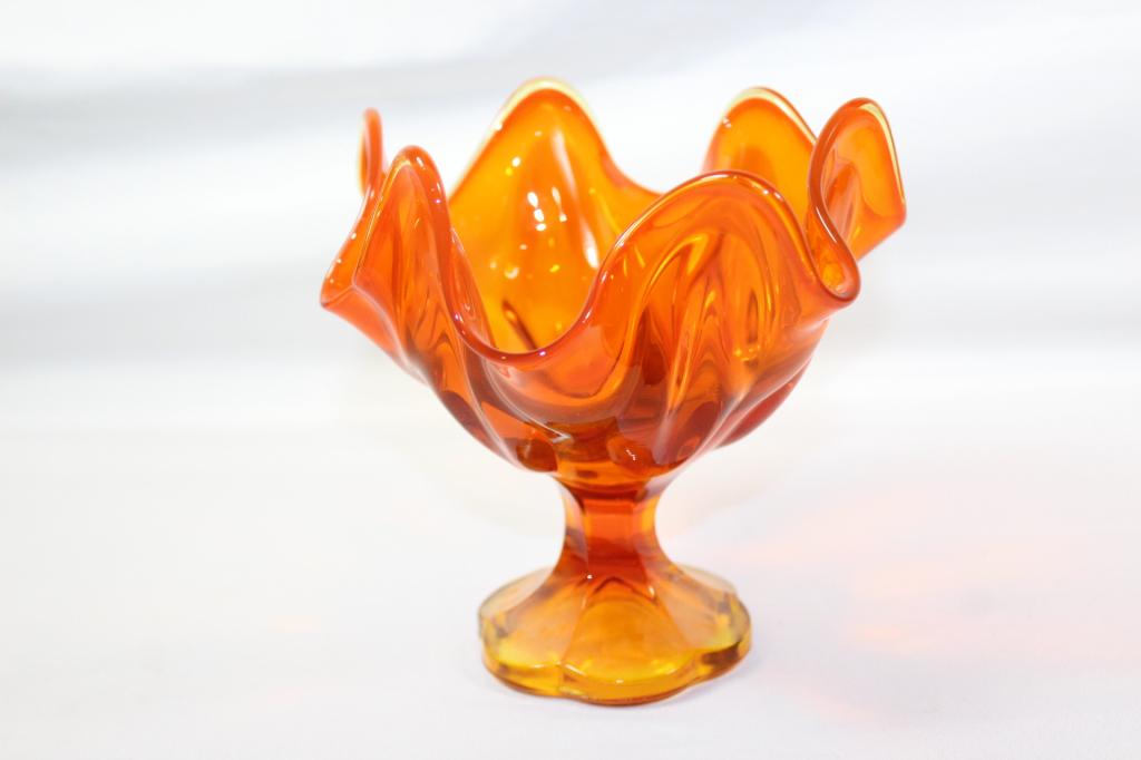 L.E. Smith Simplicity Pattern Amberina Vase (1 of 3)