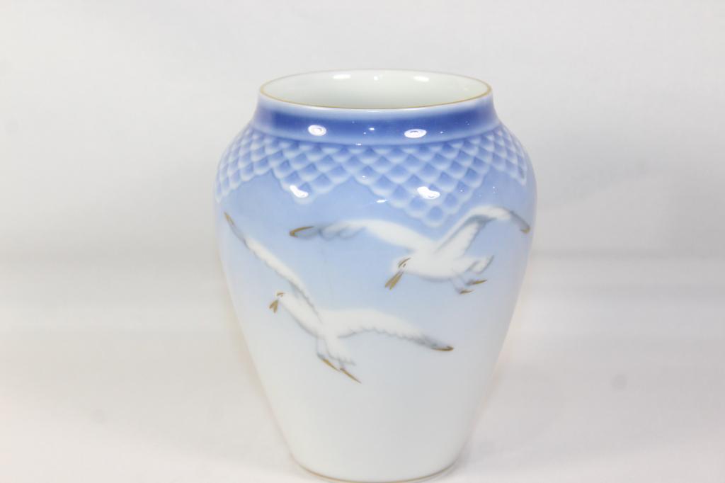 Bing & Grondahl Seagull Vase - Hand Painted: measures about 5 inches tall - no chips or cracks