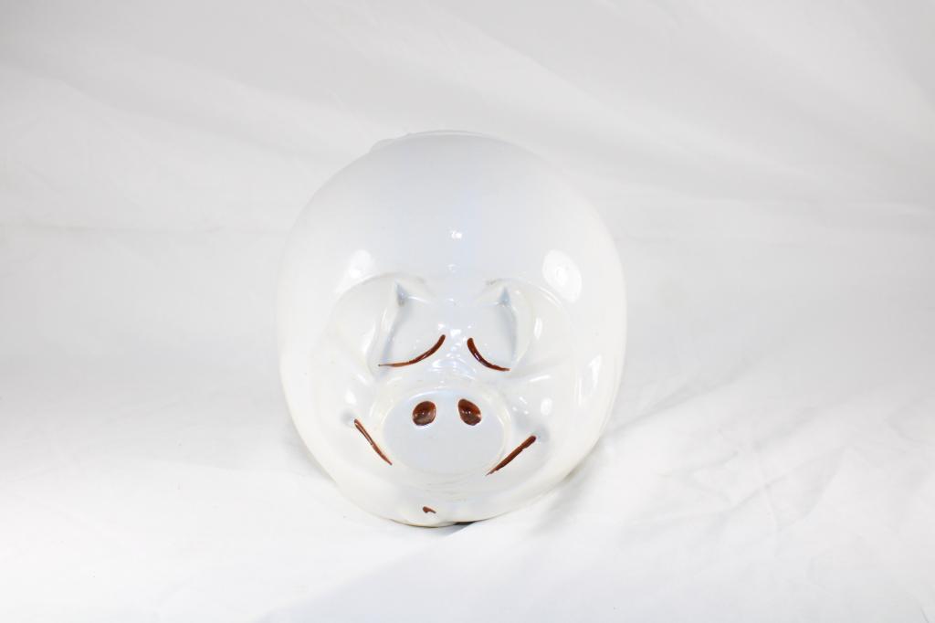 McCoy Pottery White Quigley Cookie Jar (1 of 7)