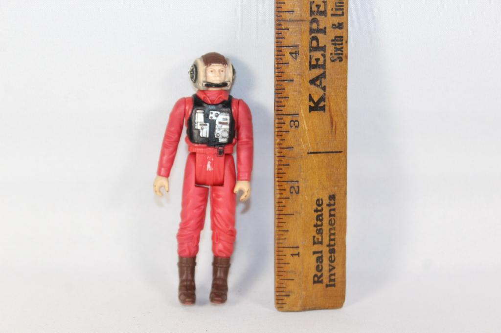 B-Wing Fighter Pilot Figurine Return of the Jedi 1: about 3 3/4 inches tall; as pictured; made in Hong Kong: Lucas Film Ltd.; no weapon