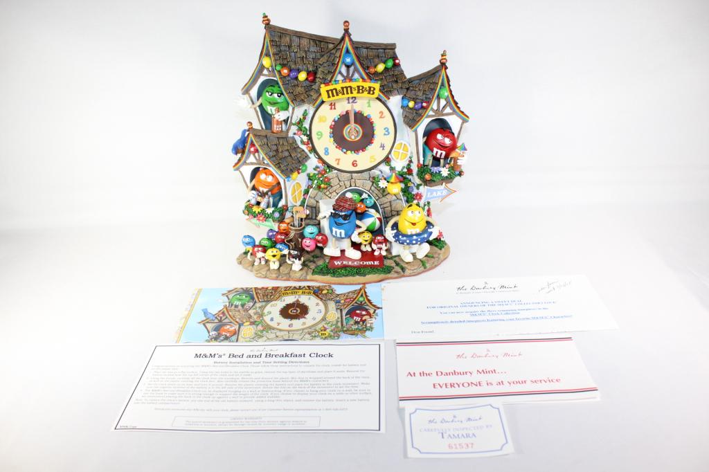 M&M's Bed & Breakfast Clock - Danbury Mint (1 of 5)