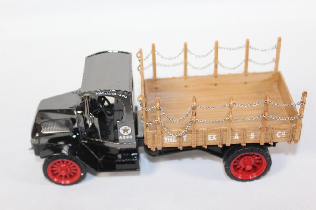 ERTL Texaco 1918 Mack Bulldog Flatbed Truck Bank (1 of 2)