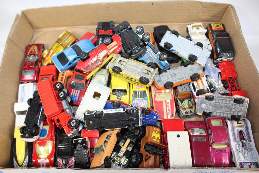 Large Lot of Toy Cars - Matchbox, Hot Wheels etc: as pictured