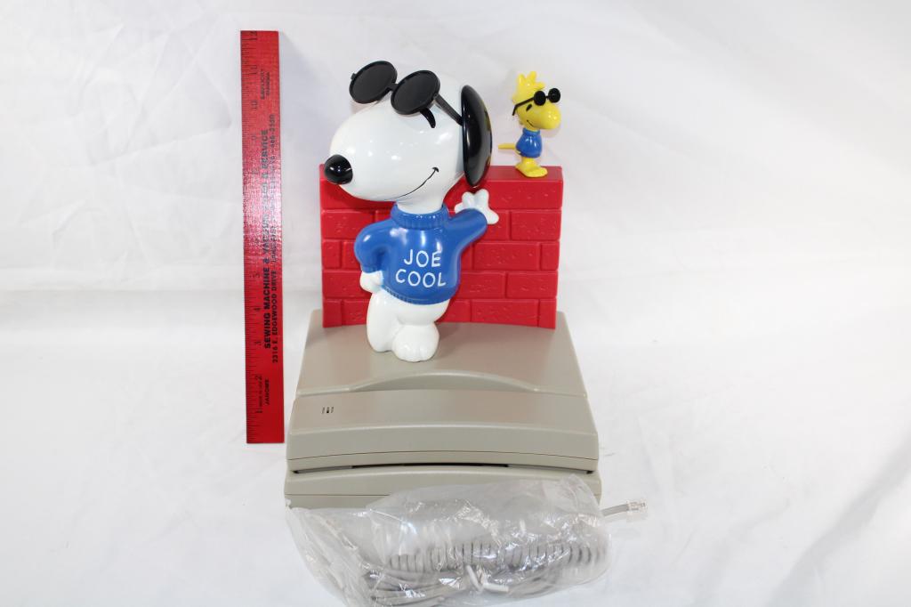 Snoopy - Joe Cool Telephone in the Box: good overall as pictured