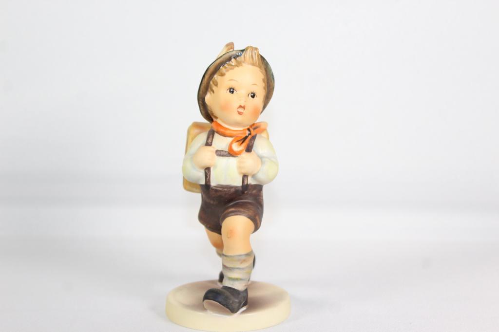 Hummel - School Boy #82/0 (1 of 4)