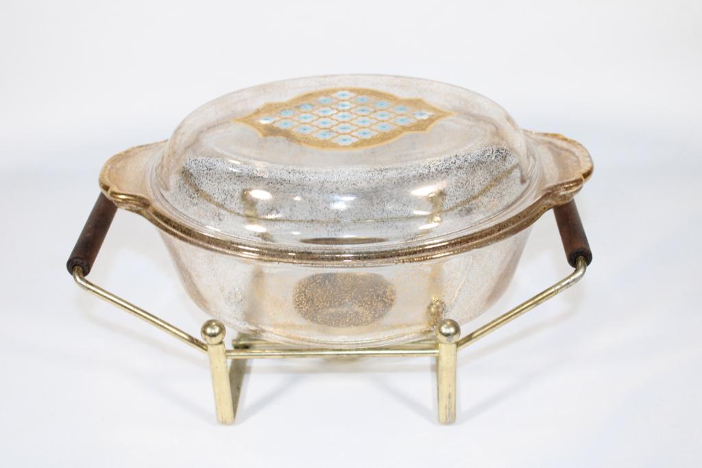 Vintage 1 1/2 Quart Fire King Casserole (1 of 3)