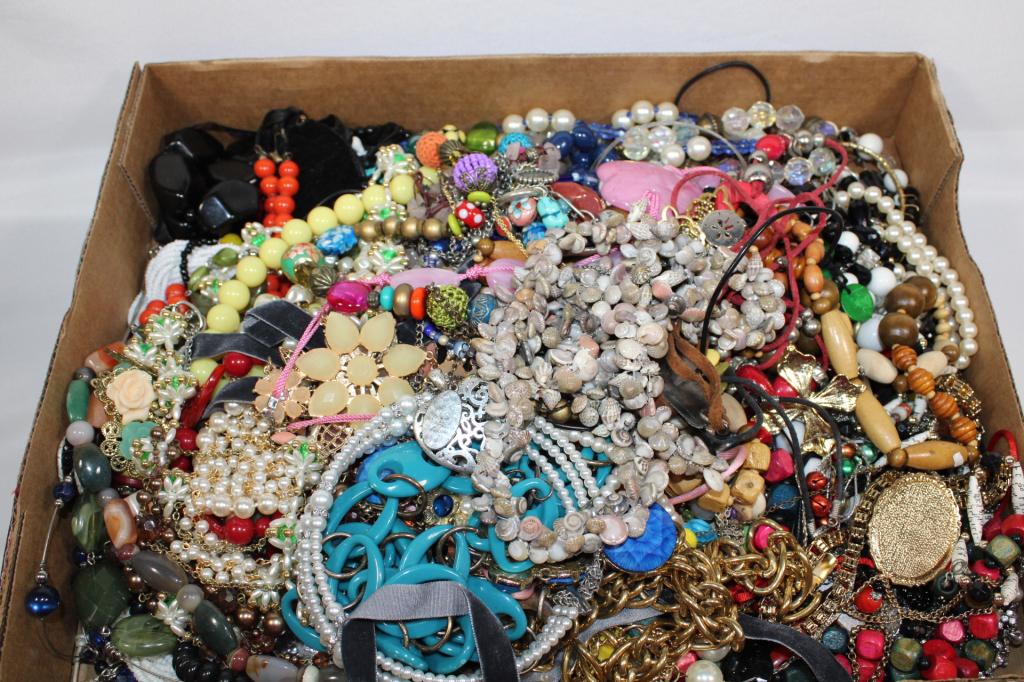 Large Fashion Jewelry Lot- Necklaces- etc: Beaded, Leather, etc