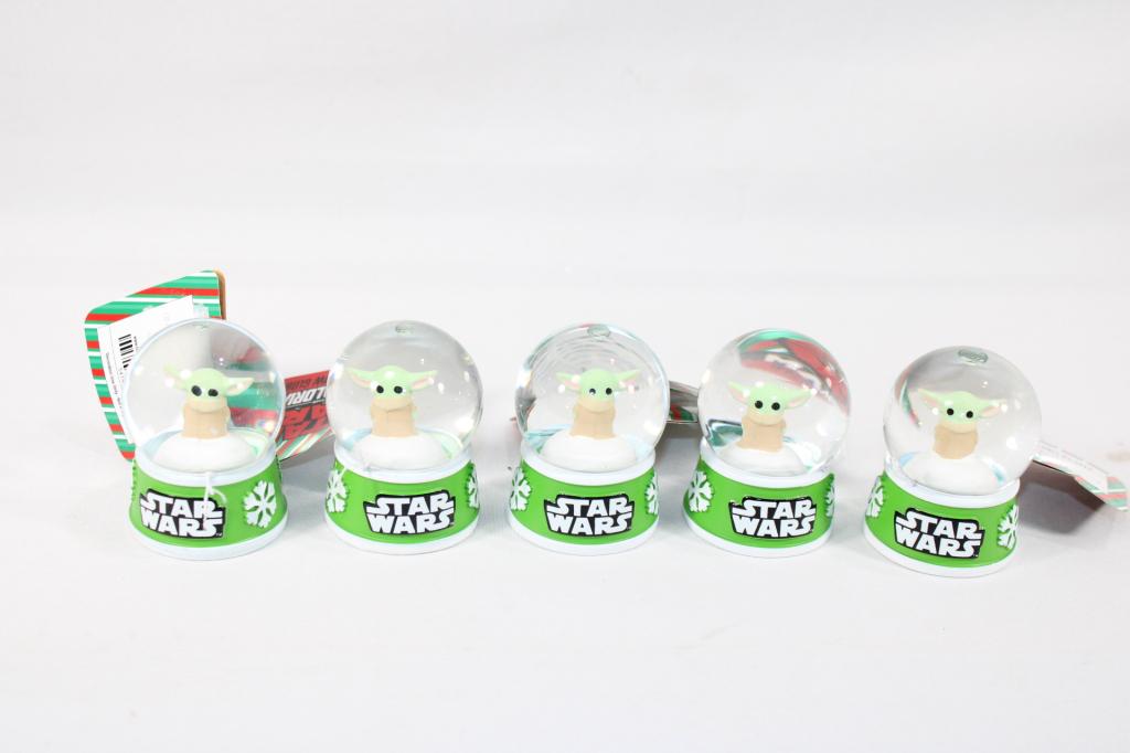 5 Star Wars Mandalorian - Yoda/Grogu Snow Globe: new condition as pictured