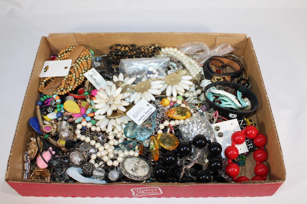 Vintage Lot of Costume Jewelry: weighs about 4 lbs 14 oz