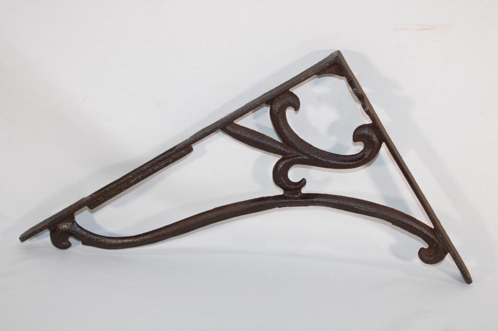 Metal Decorative Wall Bracket (1 of 3)