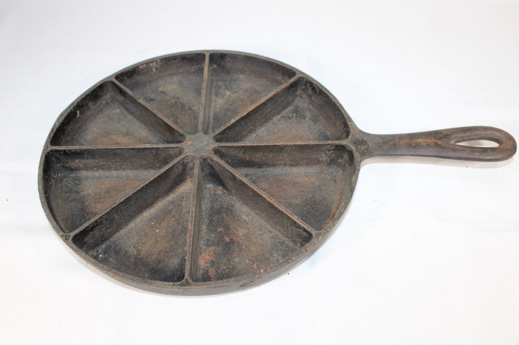 Vintage Corn Bread Cast Iron Skillet: good overall as pictured
