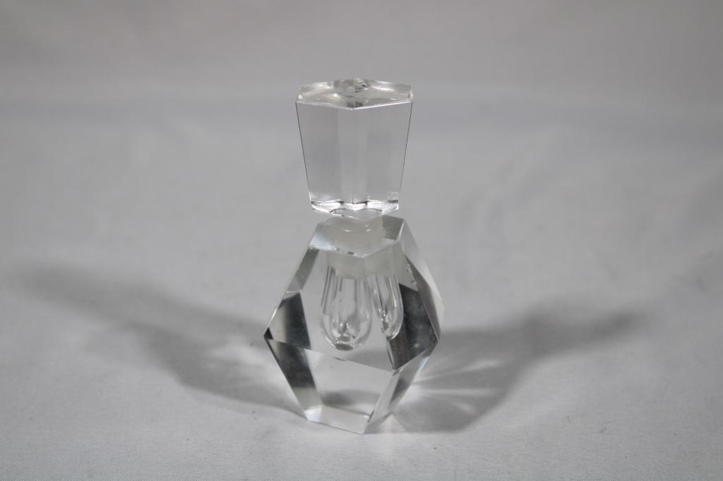 Vintage Crystal Perfume Bottle (1 of 4)