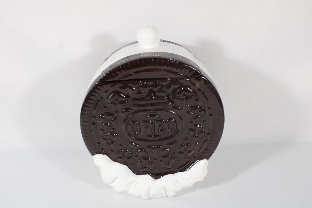 Ceramic Oreo Cookie Jar (1 of 7)
