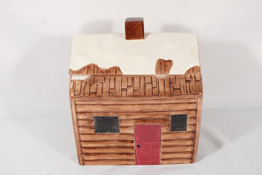 Ceramic Log Cabin Cookie Jar (1 of 6)