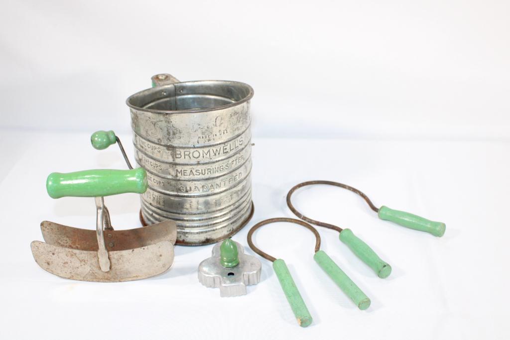 Vintage Lot of Green Handled Kitchen Tools (1 of 4)