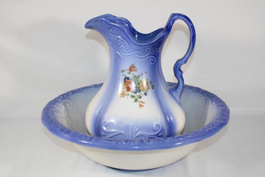 Vintage Blue and White Ironstone Pitcher/Basin: good overall as pictured