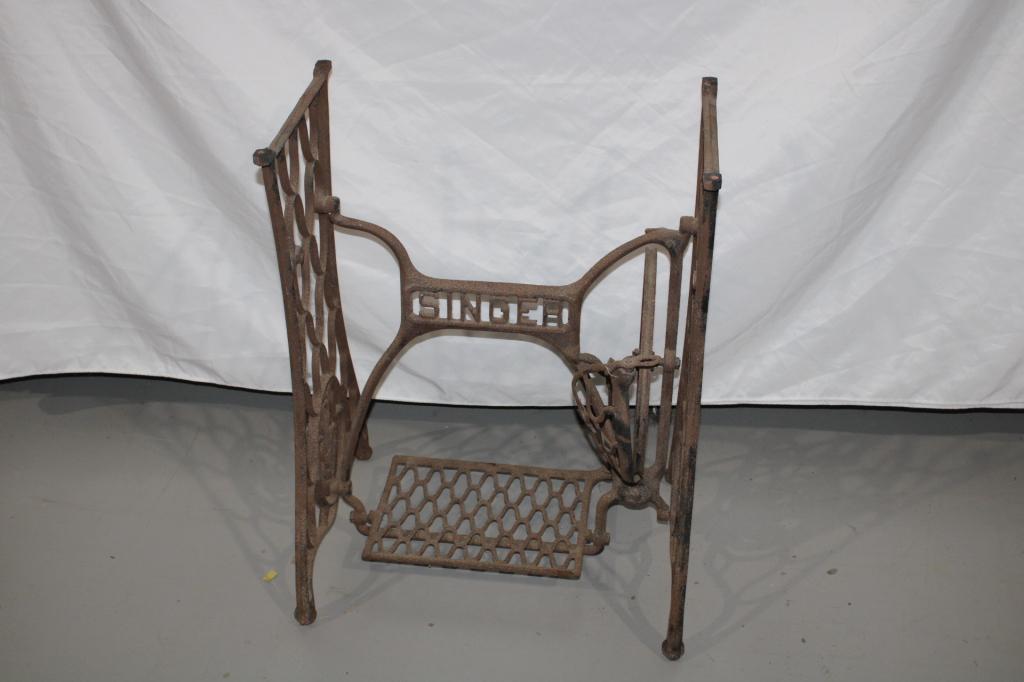 Singer Sewing Machine Cast Iron Base (1 of 2)