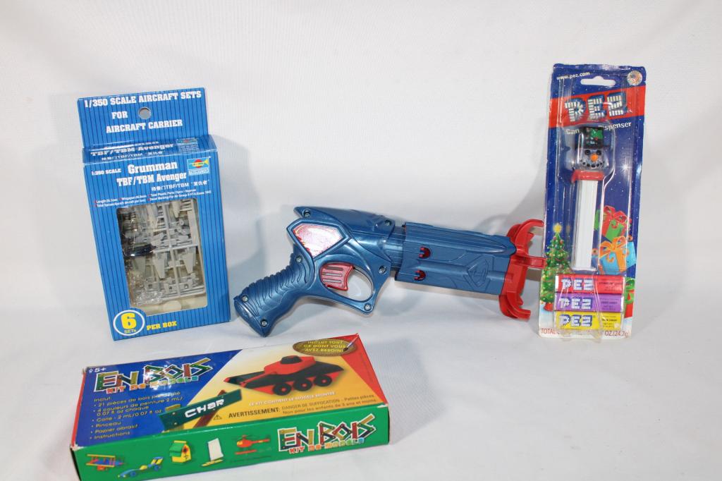 Lot of Toys Models Pez and Spiderman Gun: Good overall as pictured.