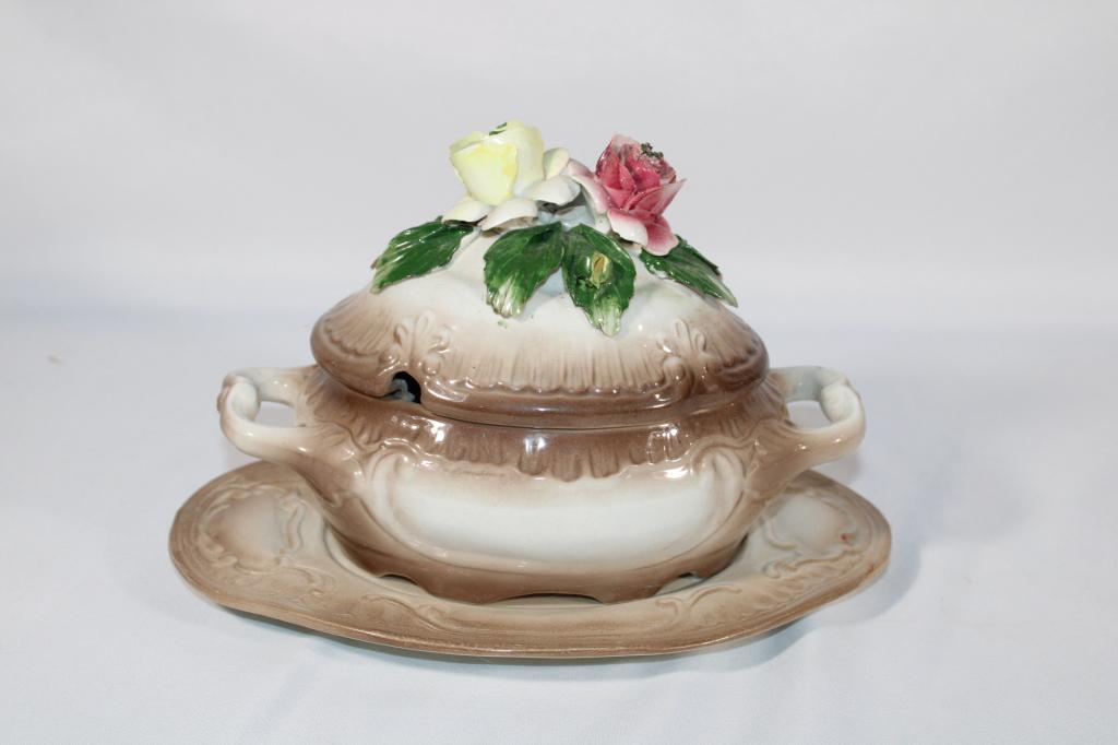 Capodimonte Porcelain Tureen With Underplate: Overall good as pictured. Measures about 8.25" tall. *Please view photos closely to see any imperfections. The delicate nature of these Overall good as pictured. Measures about 8.25" tall. *Please vie