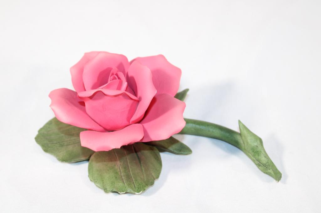Capodimonte Porcelain Red Rose Flower: Measures about 2 1/2 inches tall; *Please view photos closely to see any imperfections.