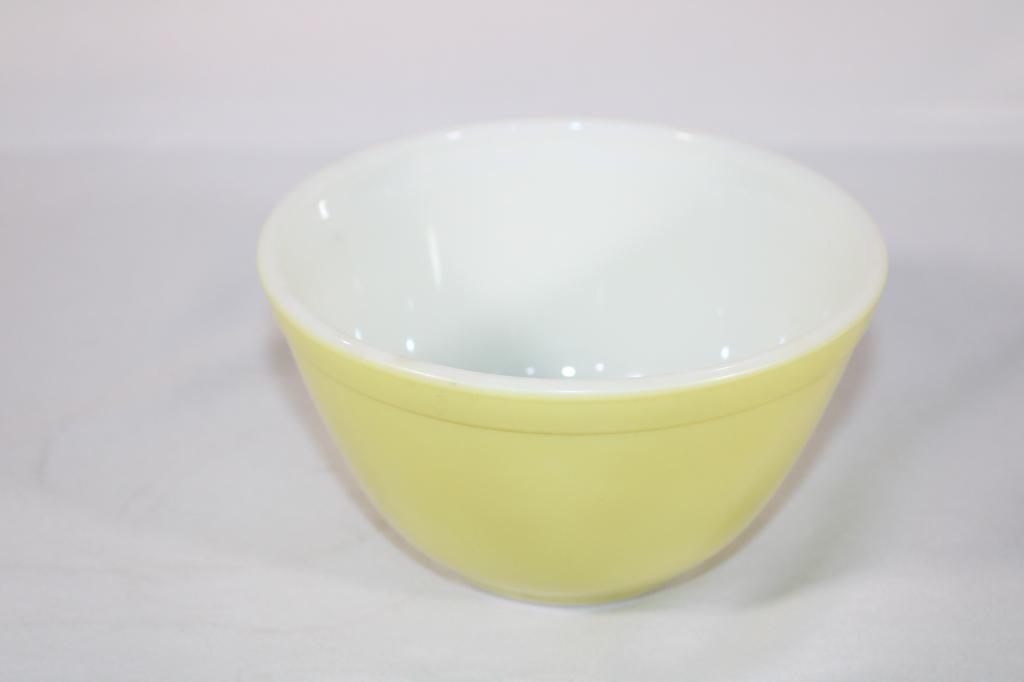 Pyrex Yellow 401 Small Mixing Bowl: good overall as pictured