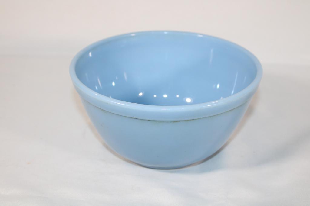 Pyrex Delphite Bluebelle #402 Mixing Bowl: good overall as pictured