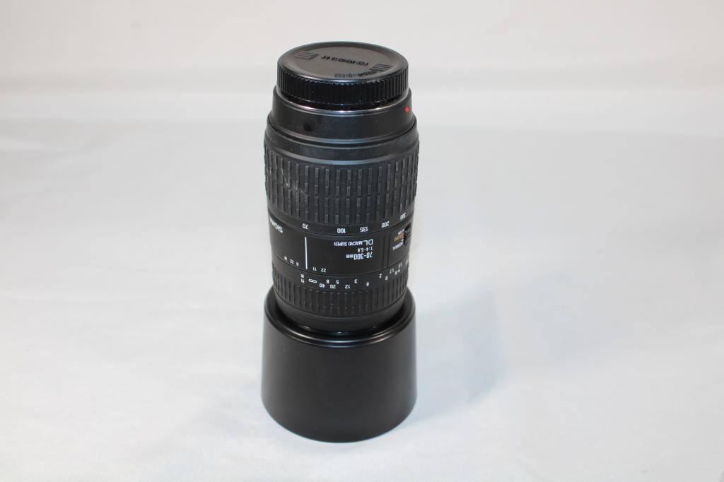 Sigma 70-300 mm macro super Camera Lens (1 of 3)