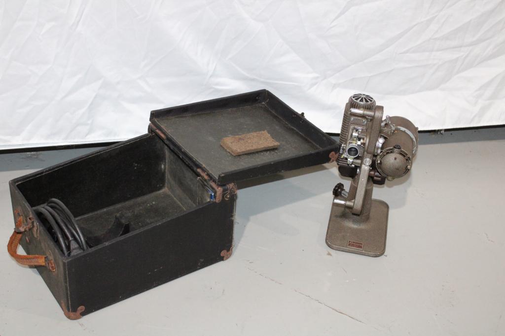Vintage Revere 8 Movie Projector (1 of 3)