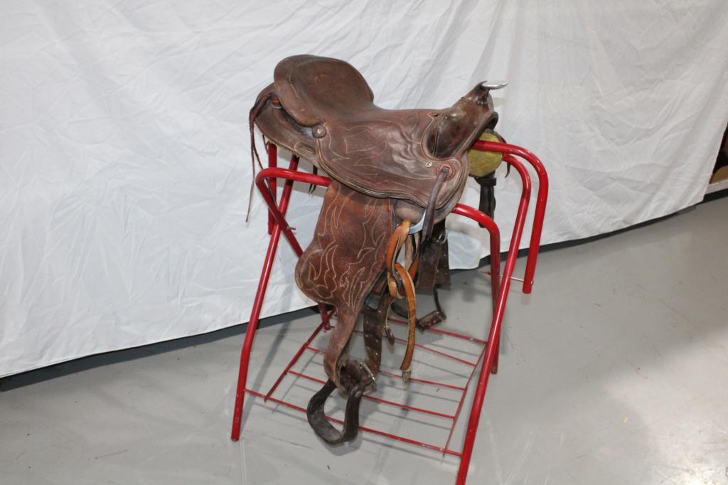 Leather Western Saddle (1 of 3)