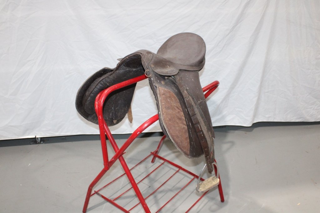 English Horse Saddle (1 of 3)