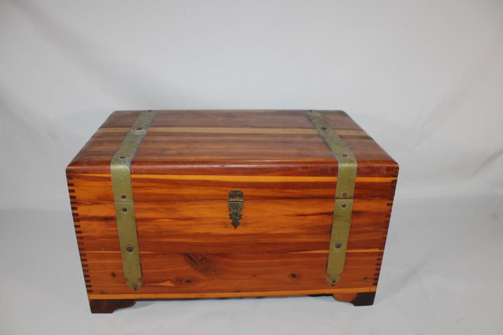 Pilliod Swanton Ohio Small Cedar Chest (1 of 4)