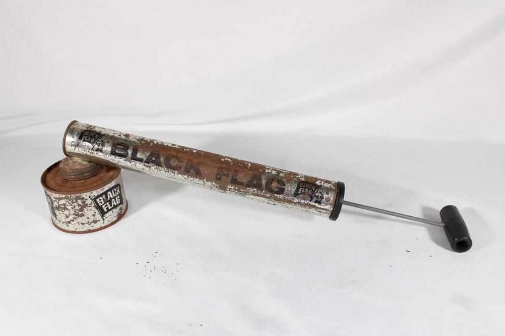 Vintage Black Flag Hand Sprayer (1 of 4)