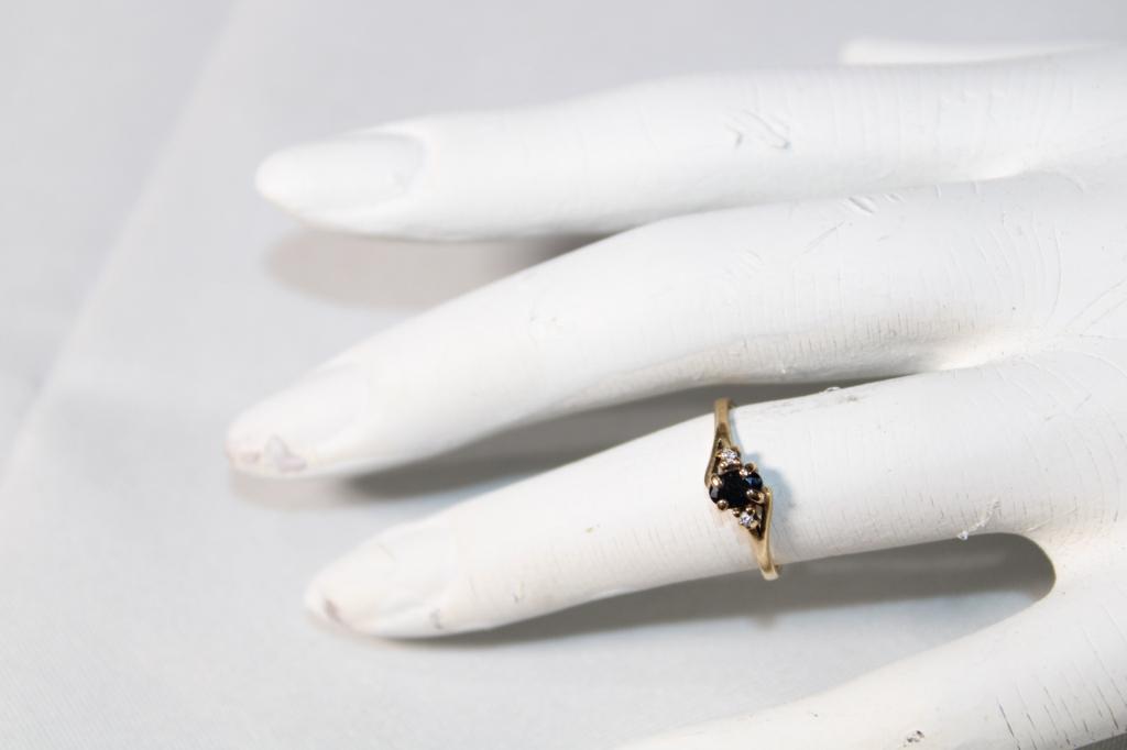 10kt Gold & Sapphire Ring (1 of 4)