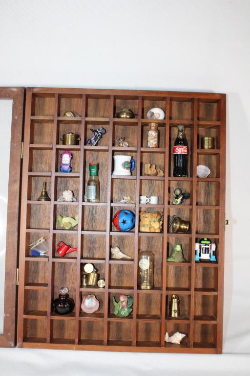 Knick Knack Display Box w/ Various Miniatures (1 of 5)