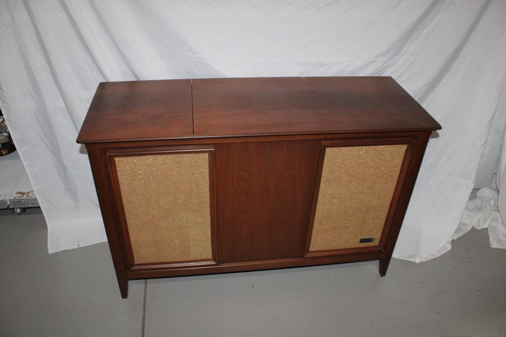 Vintage Zenith ML2606 Stereo Record Console (1 of 7)