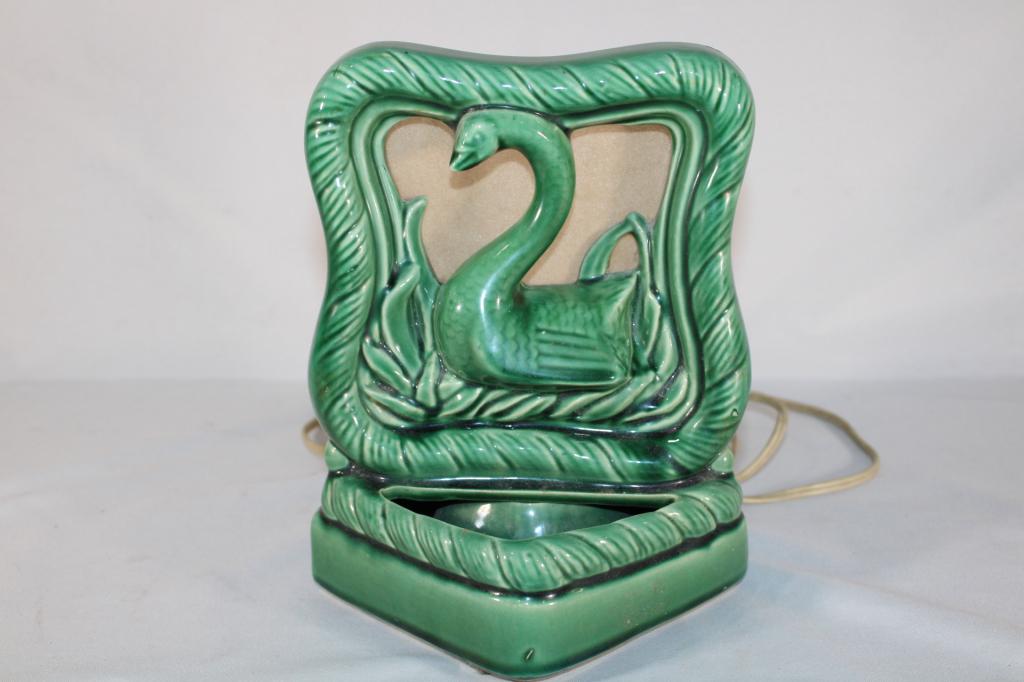 Vintage Green Swan Planter / TV Lamp (1 of 3)