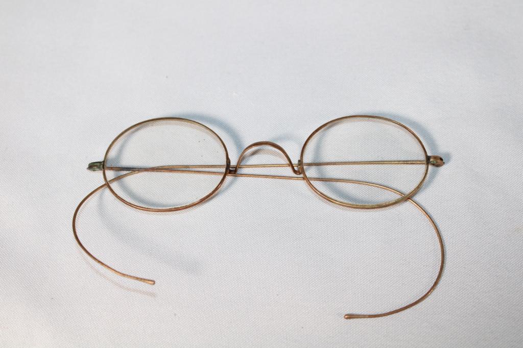 Antique 10kt Gold Wire Eye Glasses: Good overall as pictured. weighs about 14.04 grams