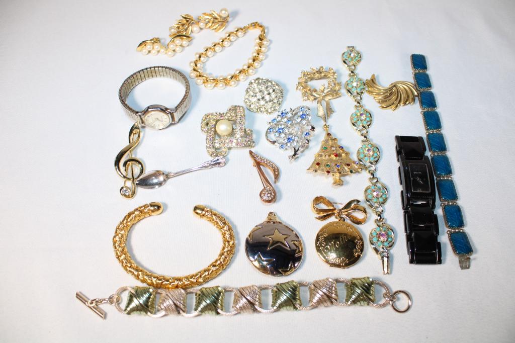Vintage Costume Jewelry Bracelets Brooches & More: Good overall as pictured.