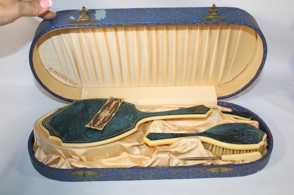Vintage Pyramid Peacock Tone Vanity Set in Box (1 of 2)