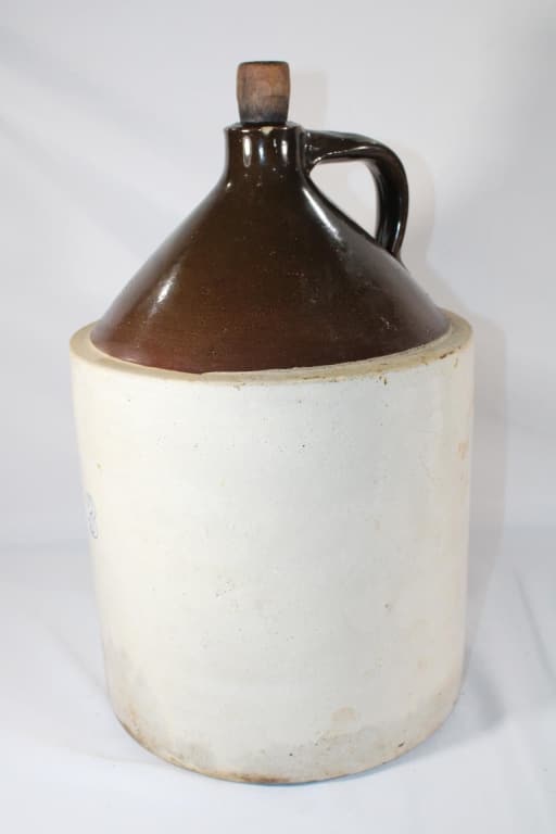 Unmarked Two Tone 3 Gallon Whiskey Jug (1 of 3)