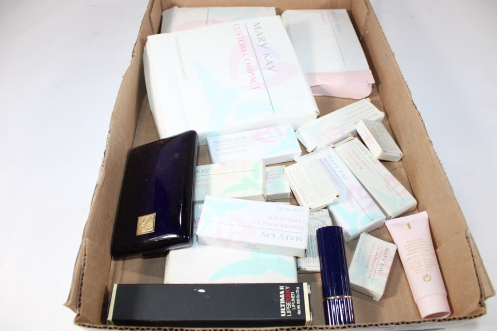 Lot of Mary Kay Cheeck Color, Compacts & More: Good overall as pictured.