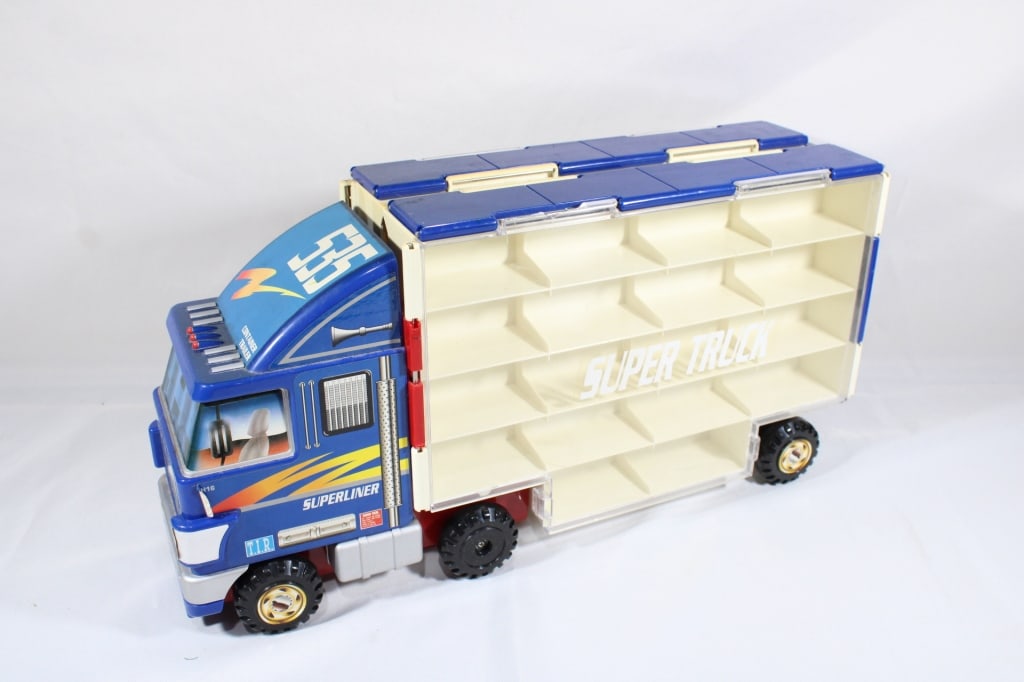 Super Liner Truck Car Carrier for 1/64 Scale Cars (1 of 2)