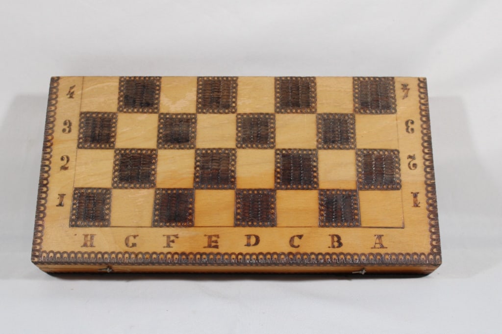 Vintage Wood Travel Chess Set (1 of 3)