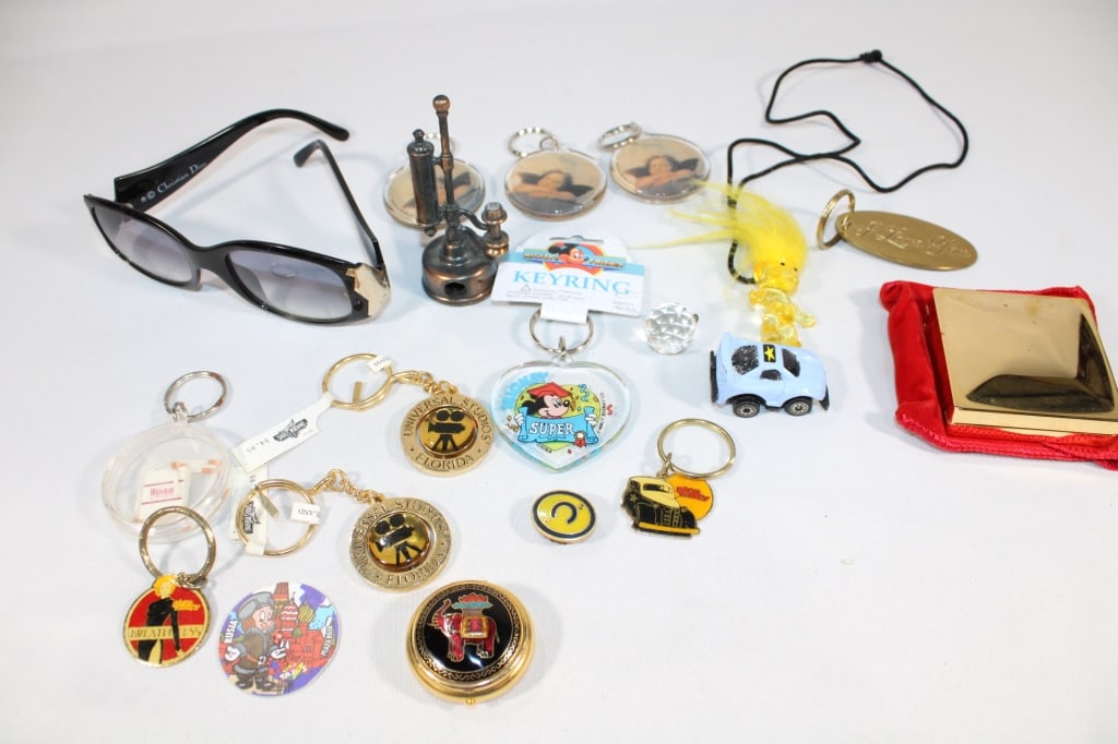 Misc Lot Pencil Sharpener Glasses Key Rings & More (1 of 5)