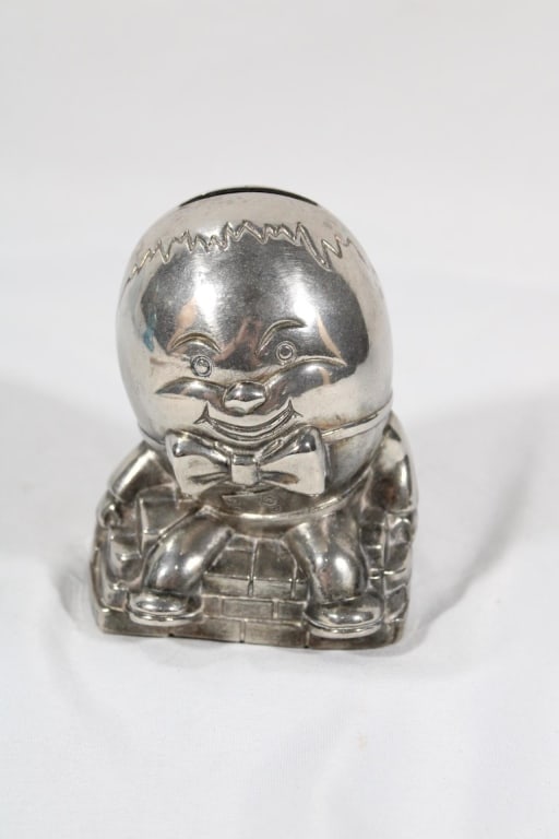 Vintage metal Humpty Dumpty Bank: Good overall as pictured