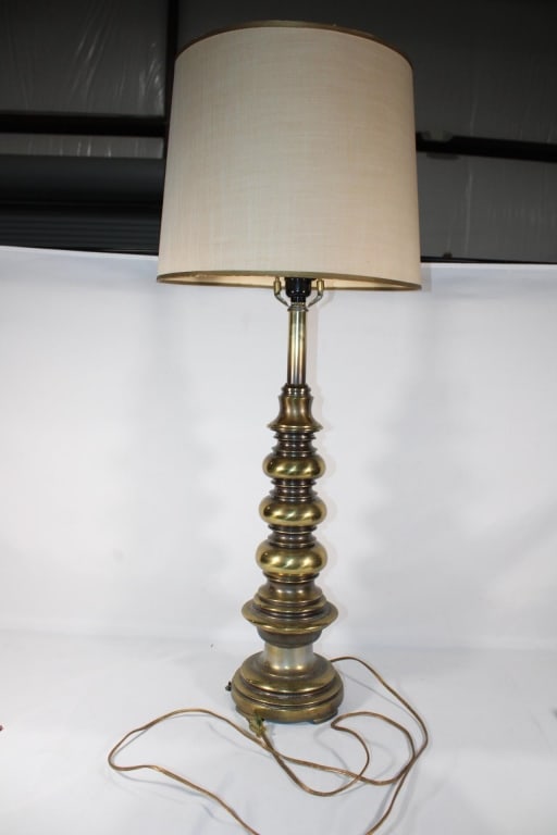 Heavy Brass Mid-Century Table Lamp (1 of 2)