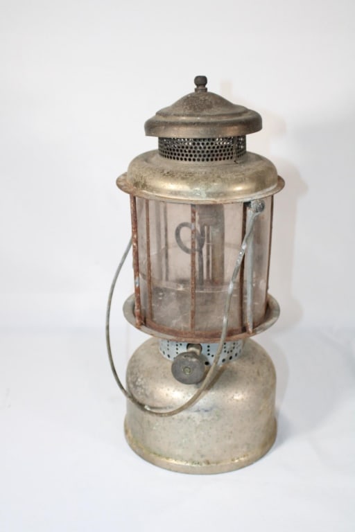 Vintage Coleman Lamp- Kerosene Lantern (1 of 5)