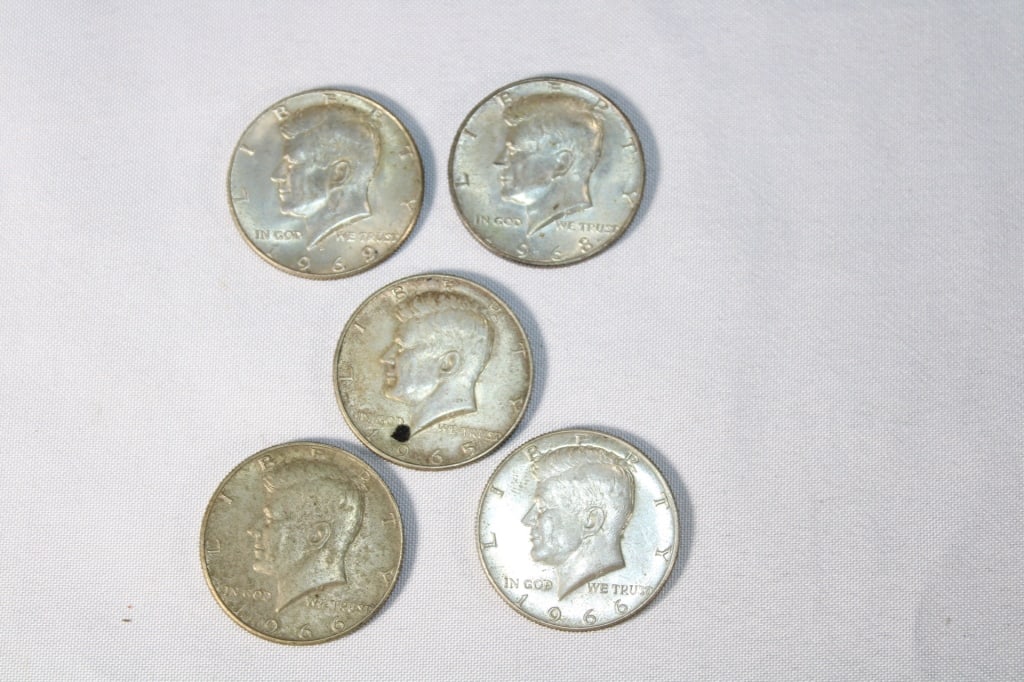 Lot of 5 Kennedy Half Dollars - 40% Silver (1 of 3)