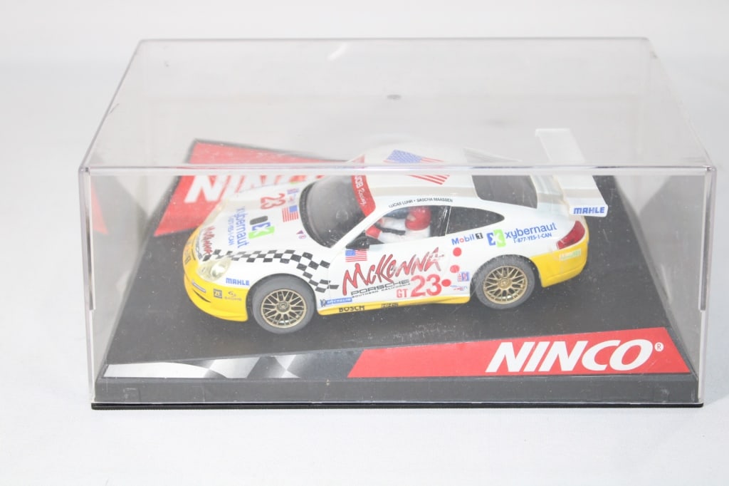 Ninco Porsche Slot Car with Box: good overall as pictured